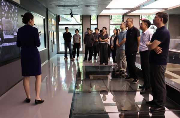 图片 1.jpg 图片 1.jpg